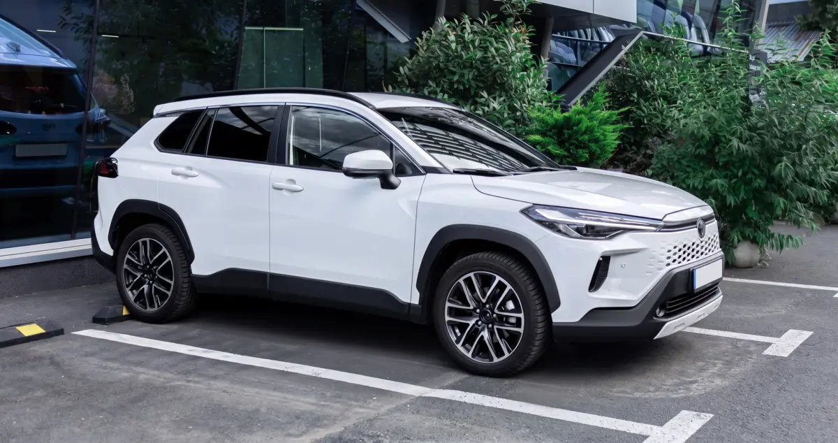 Mașină la schimb · Mașină la schimb: SUV alb